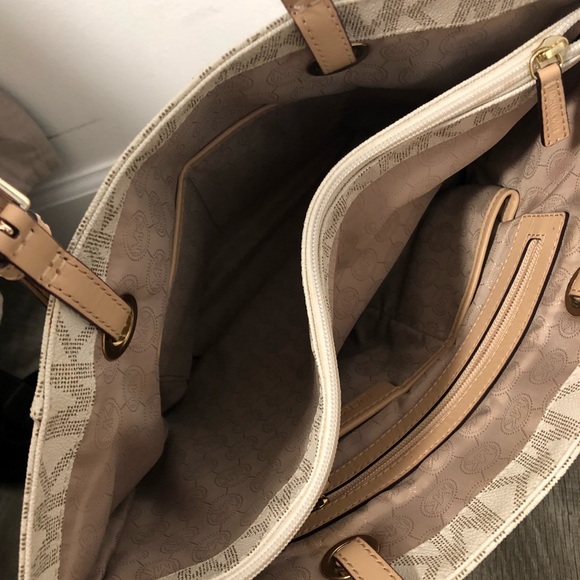 MK Shoulder Bag - Picture 2 of 3